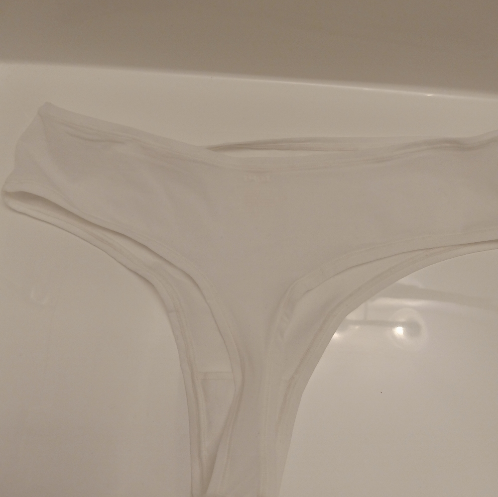 Skims Fits Everybody Thong - Picture 3 of 3